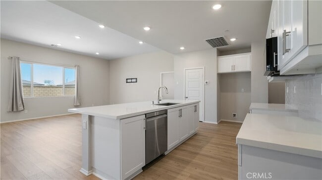 Building Photo - 13925 Mesa View Dr
