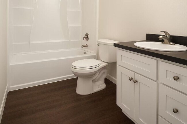 Building Photo - 4 bedroom duplex