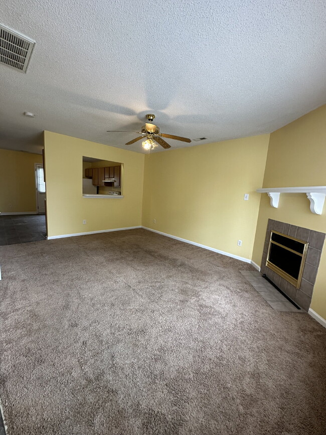 Building Photo - Nice 2 Bedroom Townhome - 1962 W, Brandymi...