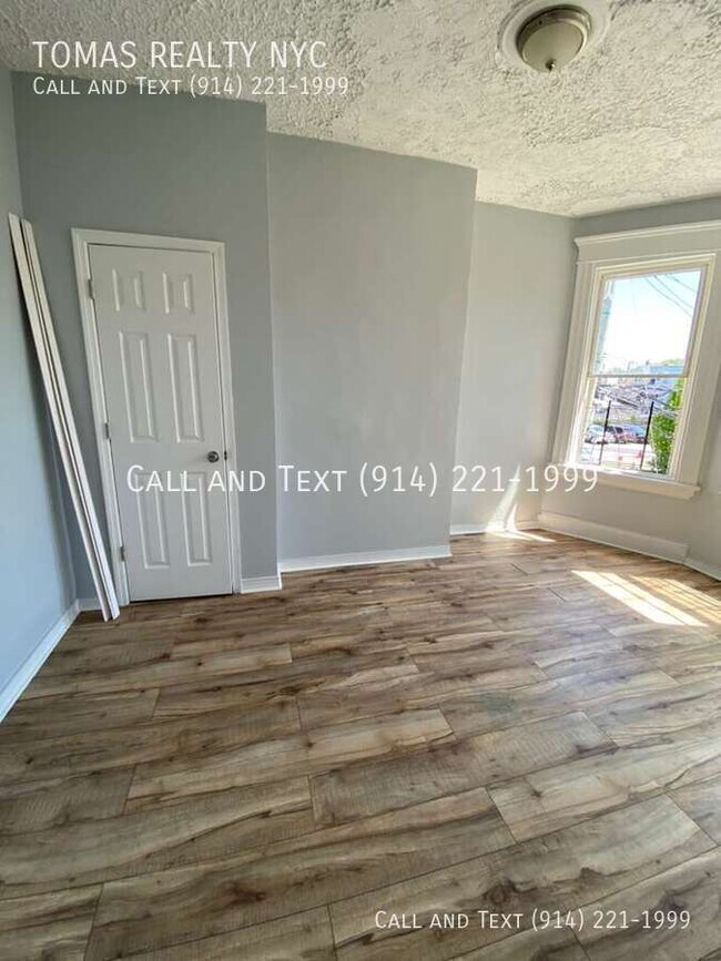 Building Photo - 31 Riverview Pl