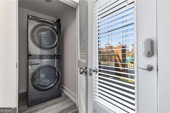 Building Photo - 791 Wylie St SE