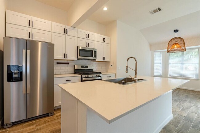 Building Photo - 906 Moon Glow Dr