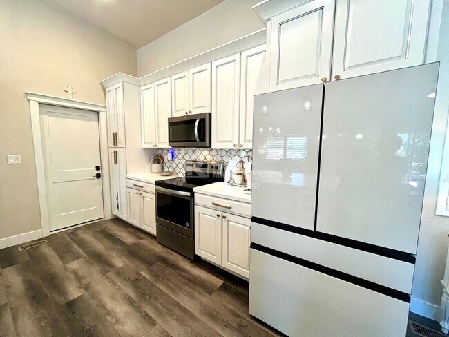 Building Photo - 3640 Inspiration Dr