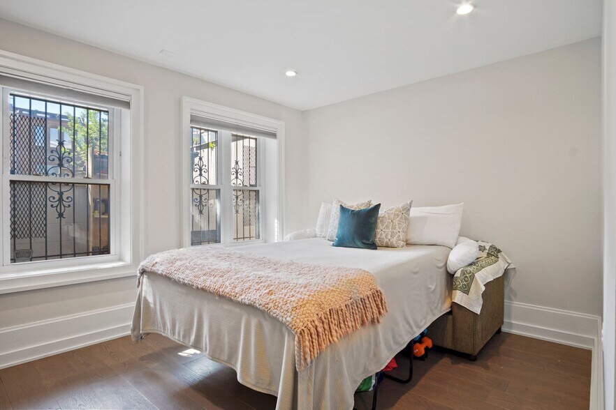 Building Photo - 1506 Q St NW