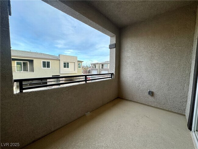 Building Photo - 337 Laurel Peak Dr