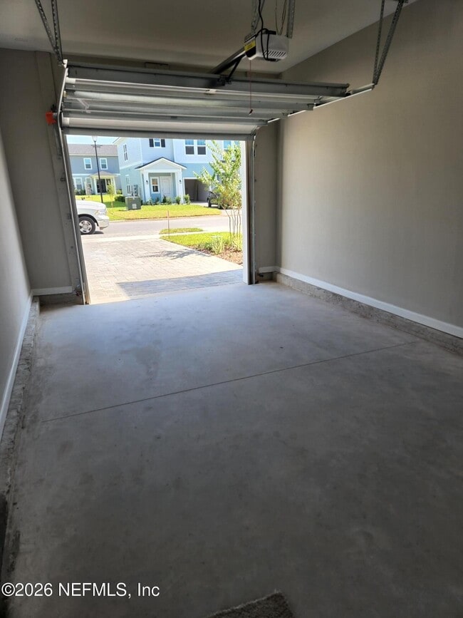 Building Photo - 118 Pinebury Ln