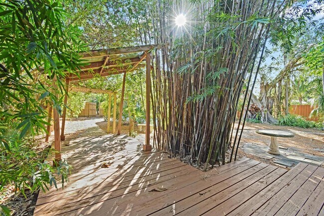 Building Photo - 310 Columbia Dr