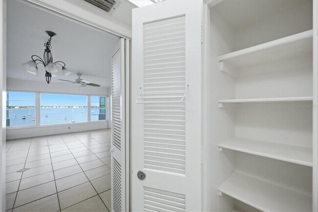 Building Photo - 555 S Gulfstream Ave