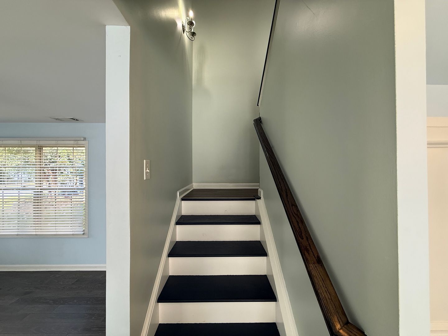 Building Photo - Cute 2 Story Home in Lundy Chase
