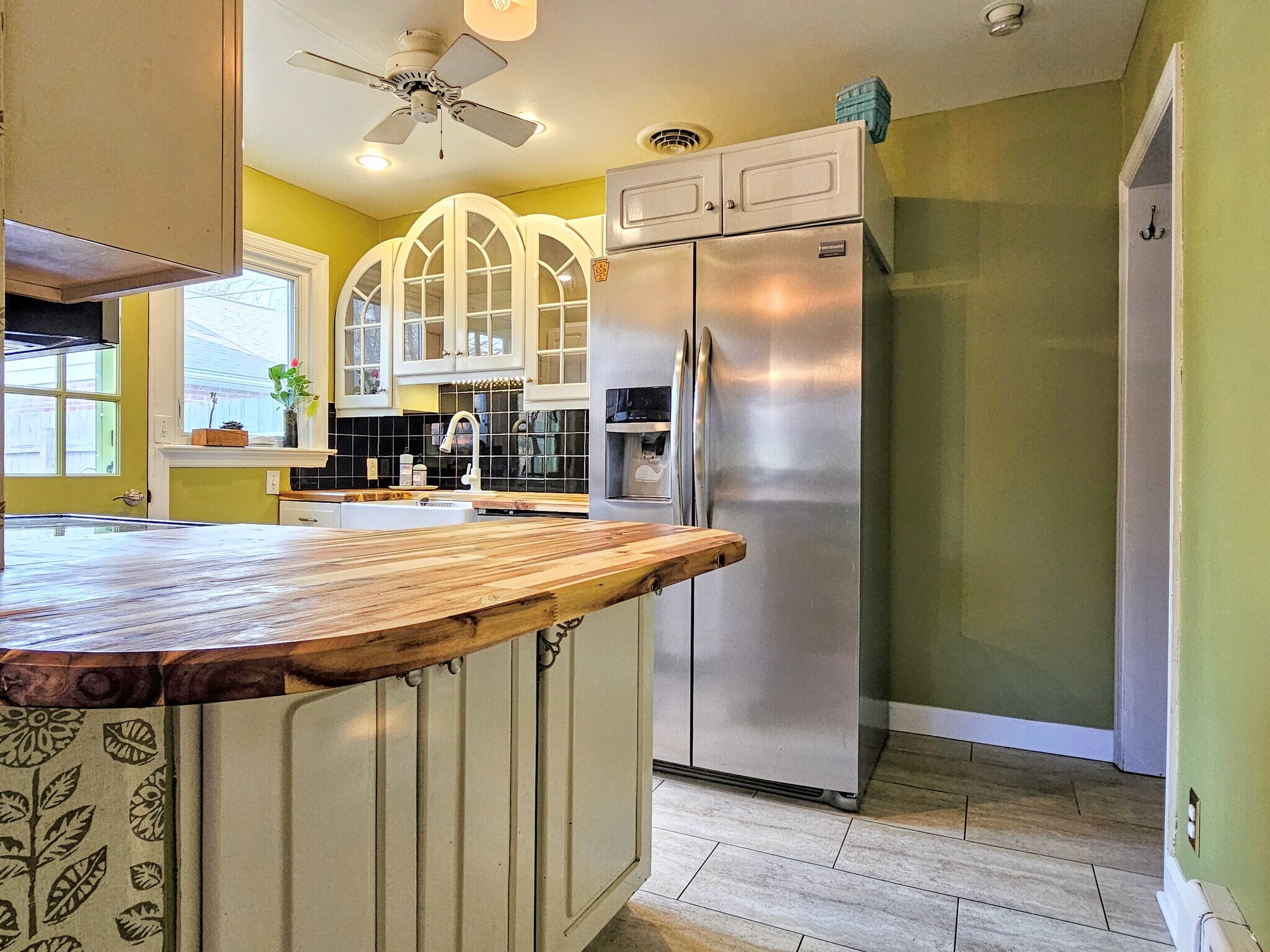 Building Photo - 947 Janet Ave