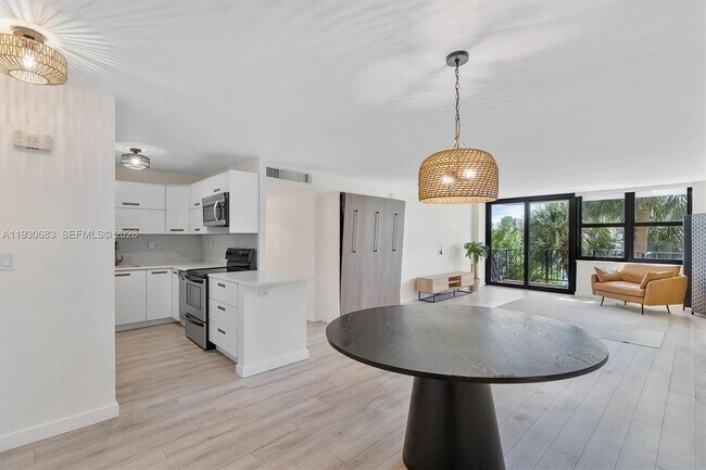 Building Photo - 10101 E Bay Harbor Dr