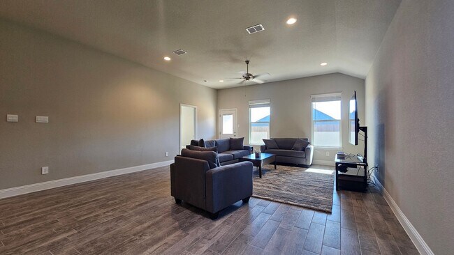 Building Photo - New Home For Rent!