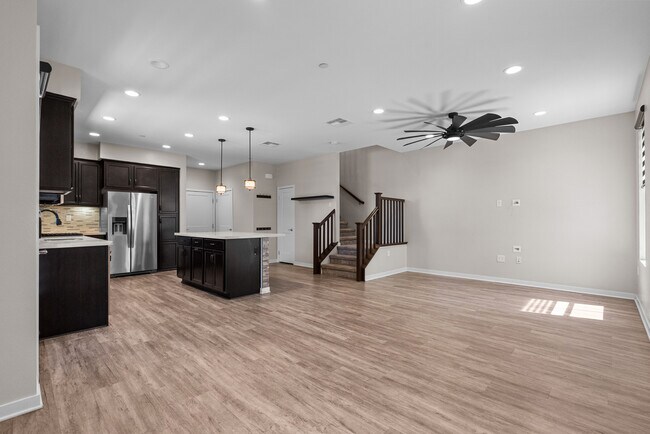 Building Photo - 105 Red Brick Dr