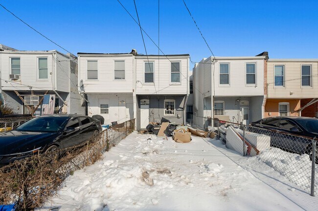 Building Photo - Charming 3-Bedroom with High Ceilings & Modern Updates