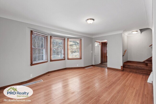 Building Photo - 4 Bedroom Home in North St. Paul