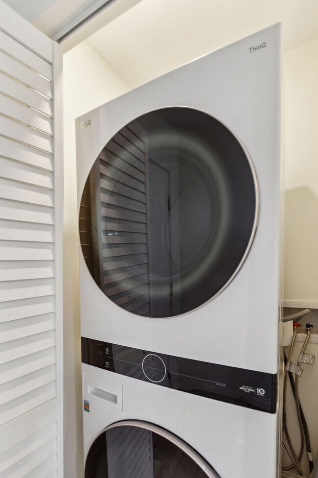 Building Photo - Chic & Modern North Charleston Home with Spacious Backyard