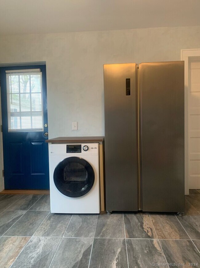 Building Photo - 419 High St