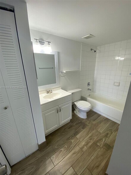 Building Photo - 12148 Saint Andrews Pl