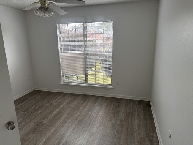 Building Photo - 945 Wineberry Rd