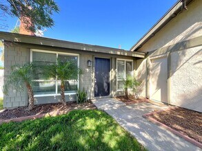 Building Photo - 3 bed, 2 bath located in Riverside!