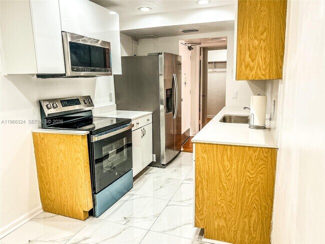 Building Photo - 3860 NE 170th St