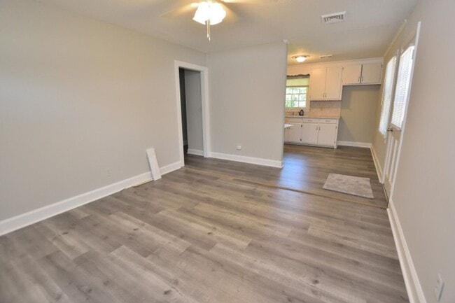 Building Photo - 608 E Cockrell St