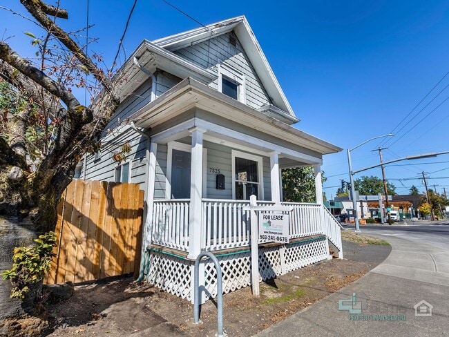 Building Photo - Charming 2-Bedroom Home with Private Yard in the Heart of St. Johns