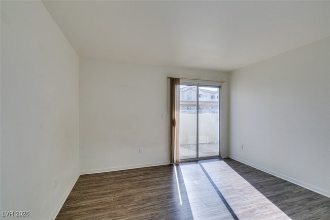 Building Photo - 698 S Racetrack Rd