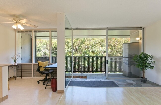 Building Photo - 3805 Kanaina Ave