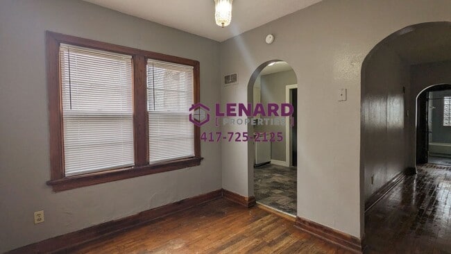 Building Photo - Cozy 2 Bedroom Home!