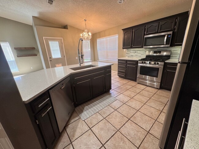 Building Photo - 9701 Tapatio Dr NW