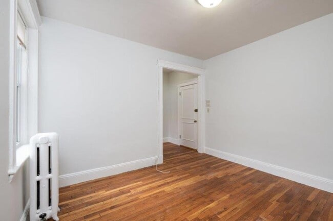 Building Photo - bedroom in Boston MA 02120