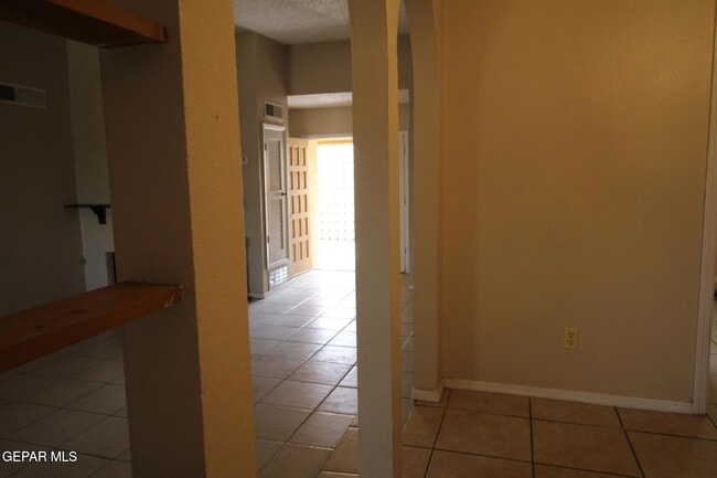 Building Photo - 10711 Ivanhoe Dr