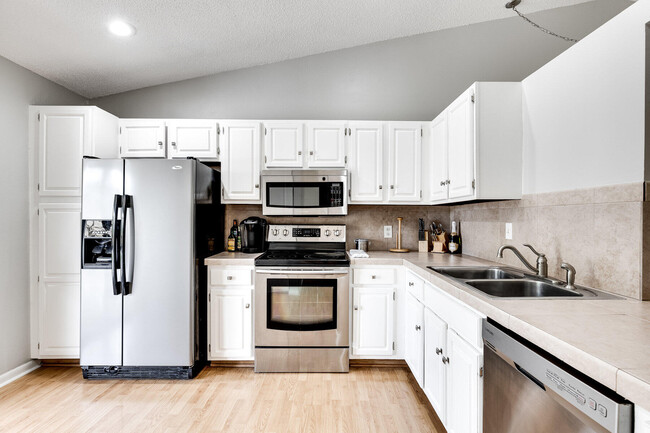 Building Photo - 13065 Albright Ct