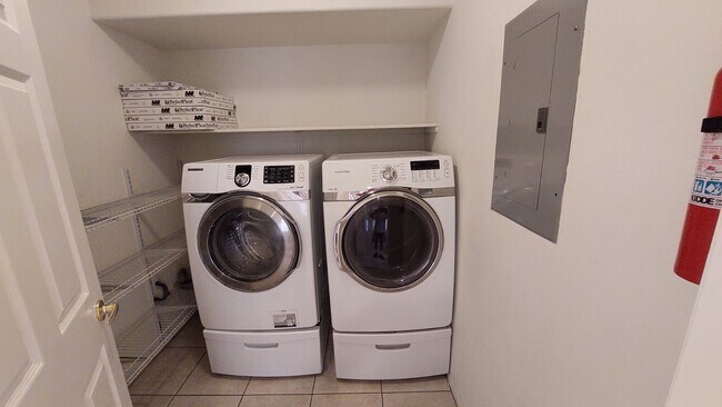 Laundry Hook-ups - 500 N Forgeus Ave