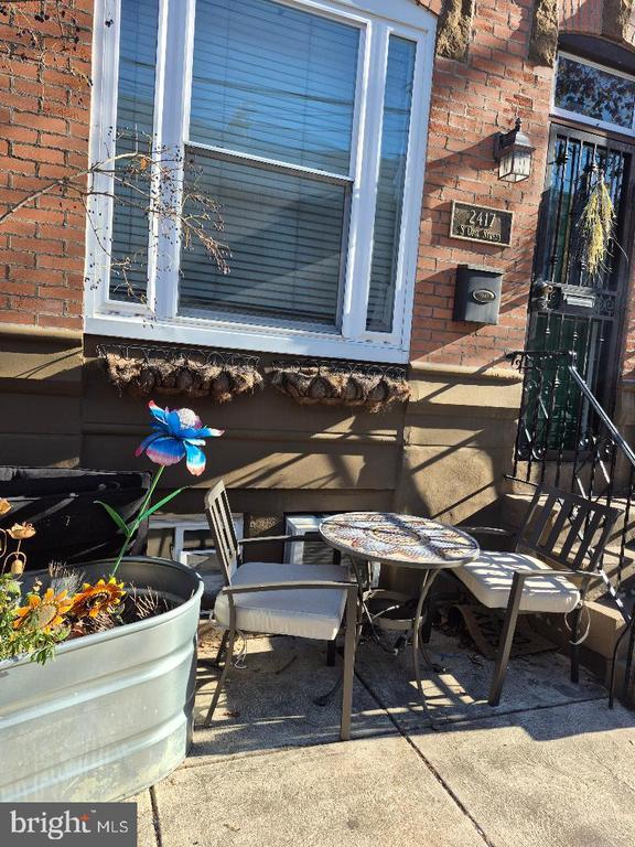 Building Photo - 2417 S Opal St