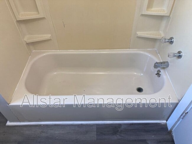 Building Photo - 3521 W 58th St