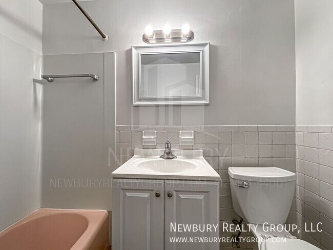 Building Photo - 1848 Chessland St