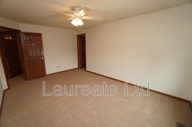 Building Photo - 1702 W Dry Creek Rd