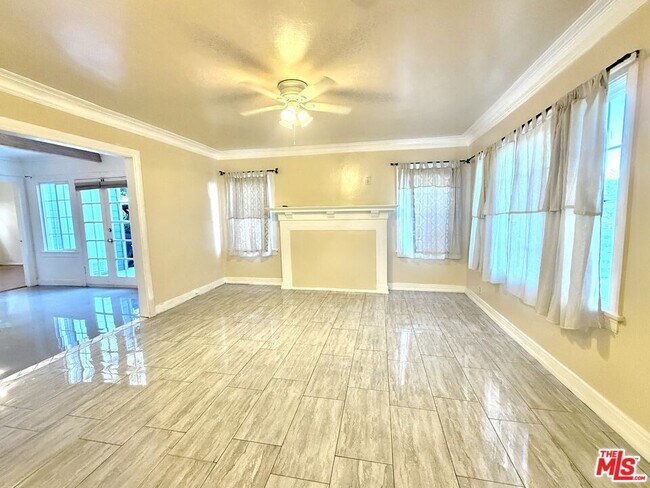 Building Photo - 2701 S Harcourt Ave