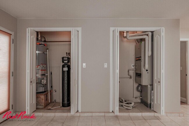 Building Photo - Spacious 6 Bedroom Home with a Balcony!