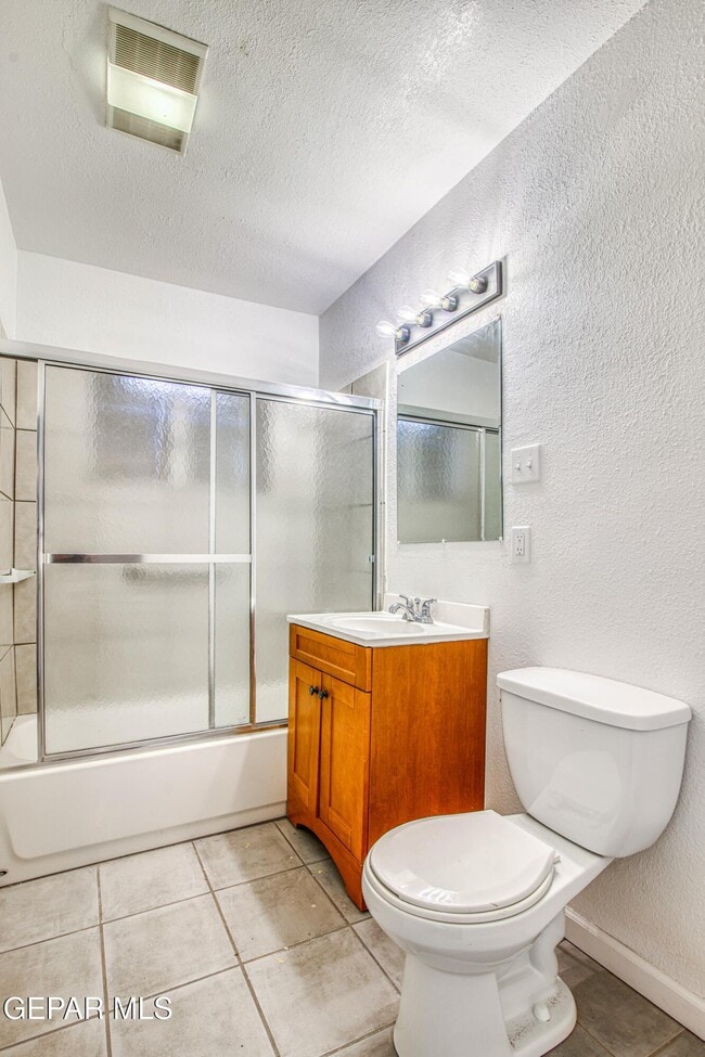 Building Photo - 1611 N Kansas St