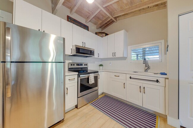 Building Photo - 205 Pirates Dr