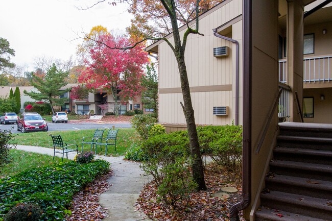 Building Photo - 120 Lexington Ct