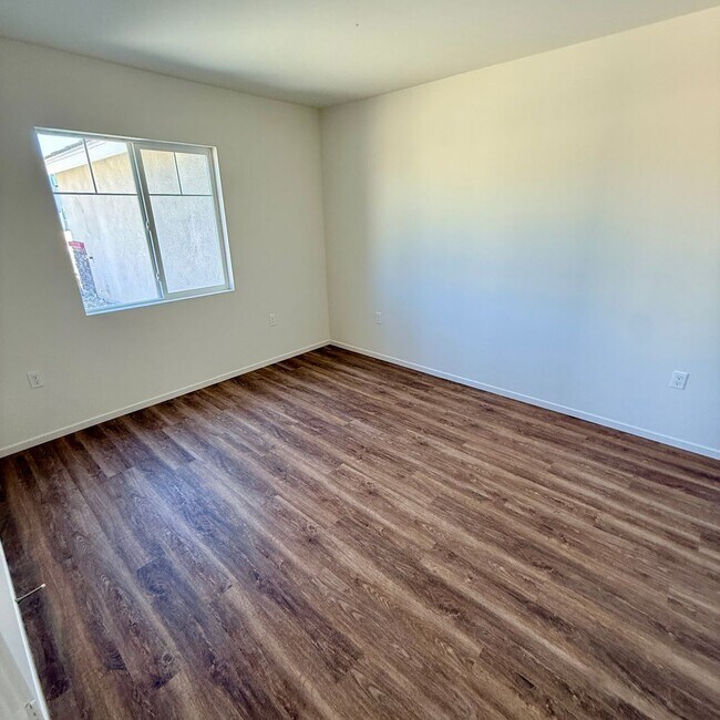 Building Photo - BRAND NEW 4 BEDROOM ADELANTO HOME