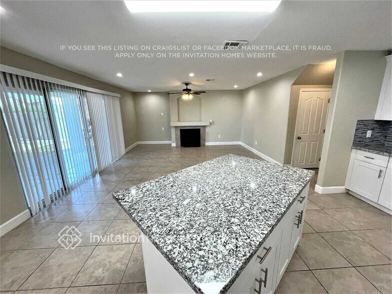 Building Photo - 1395 S Owl Dr