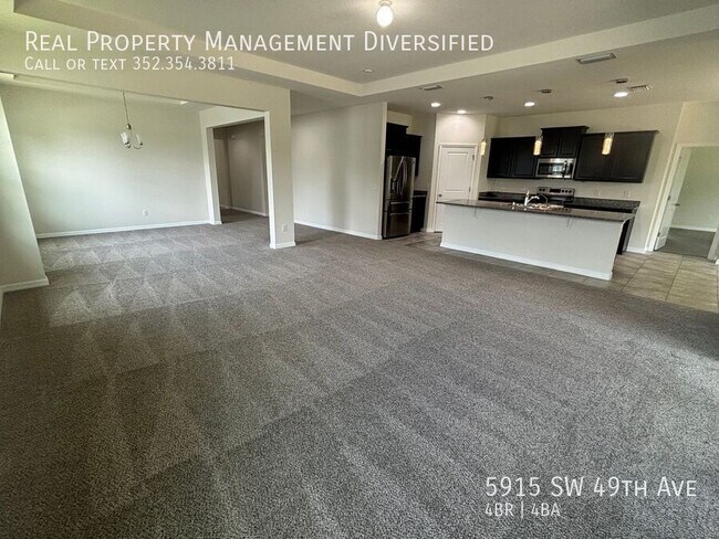 Building Photo - 5915 SW 49th Ave
