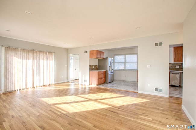 Building Photo - 24 Hollow Wood Ln