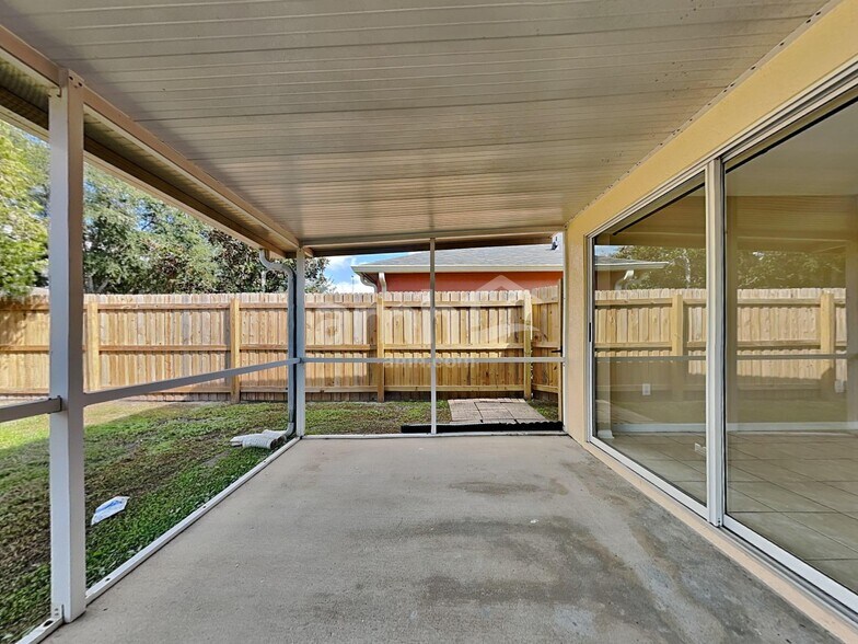 Building Photo - 27437 Sugar Loaf Dr