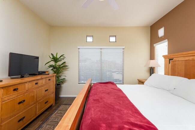 Building Photo - 9220 E Raintree Dr